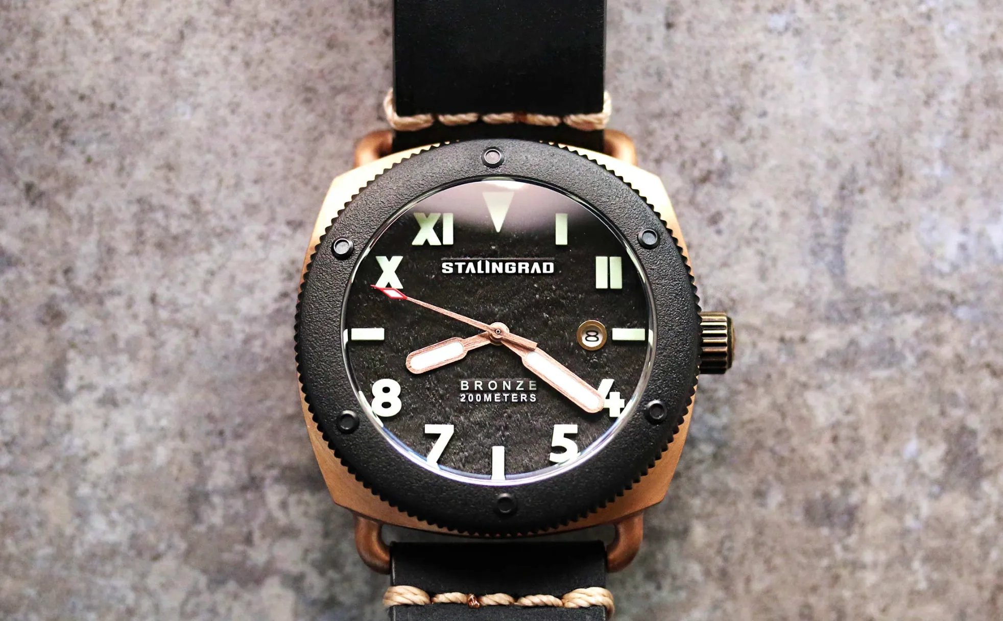 Bronze Defender 200M. Black Dial. Black Leather Strap. 45mm. SG-0609-01