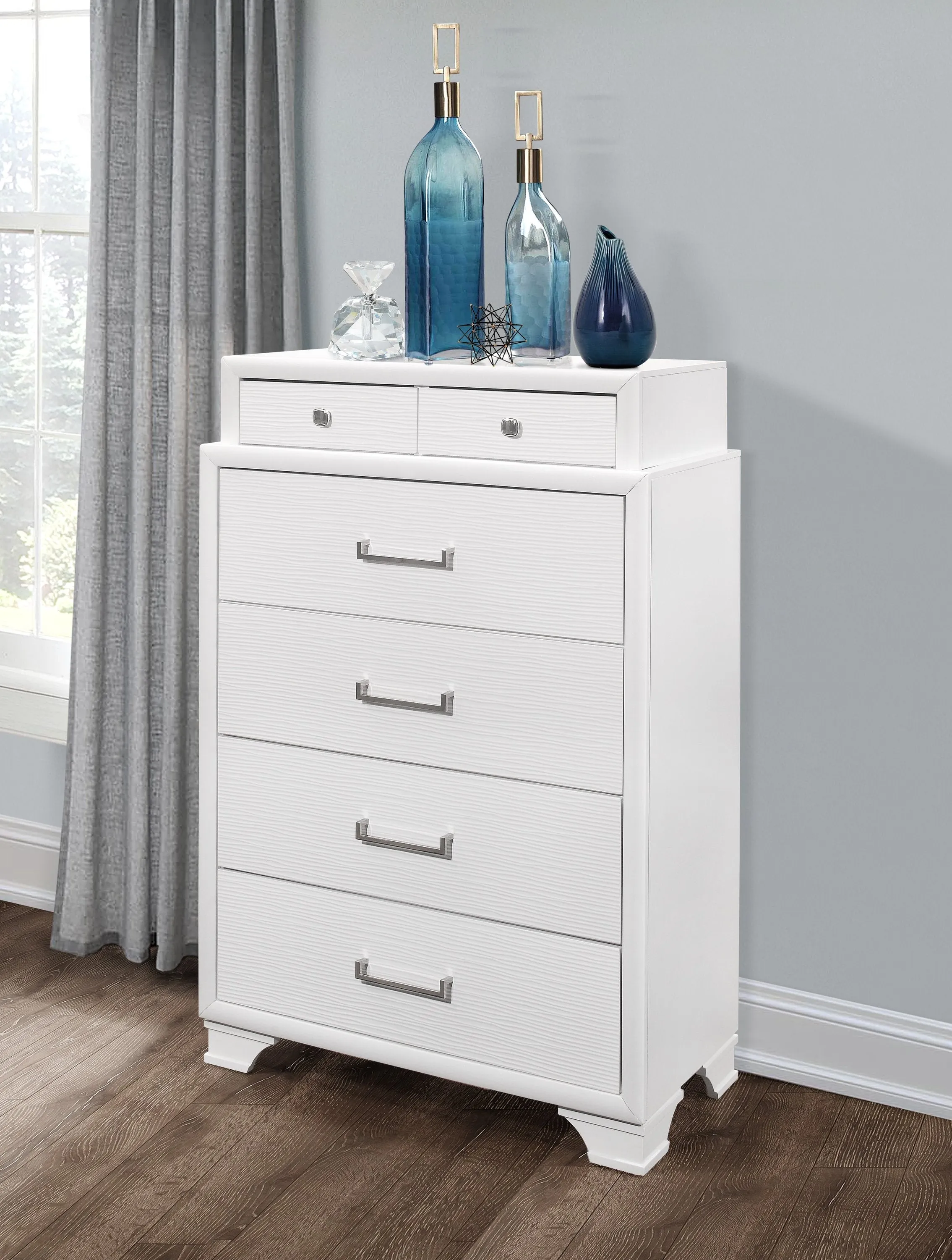 Nigave White Drawer Chest