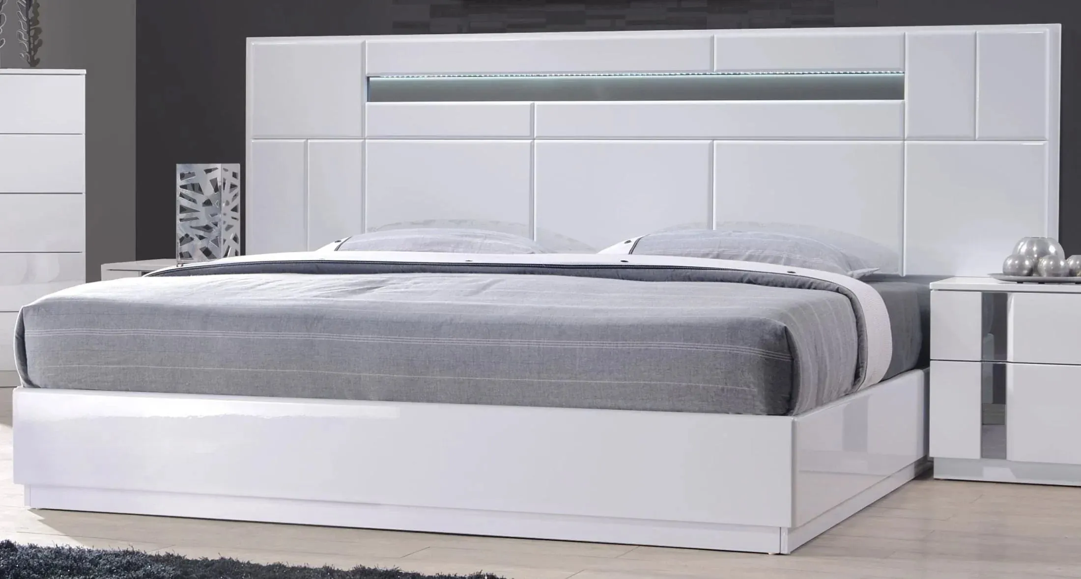 Palermo White Lacquer Platform Bed