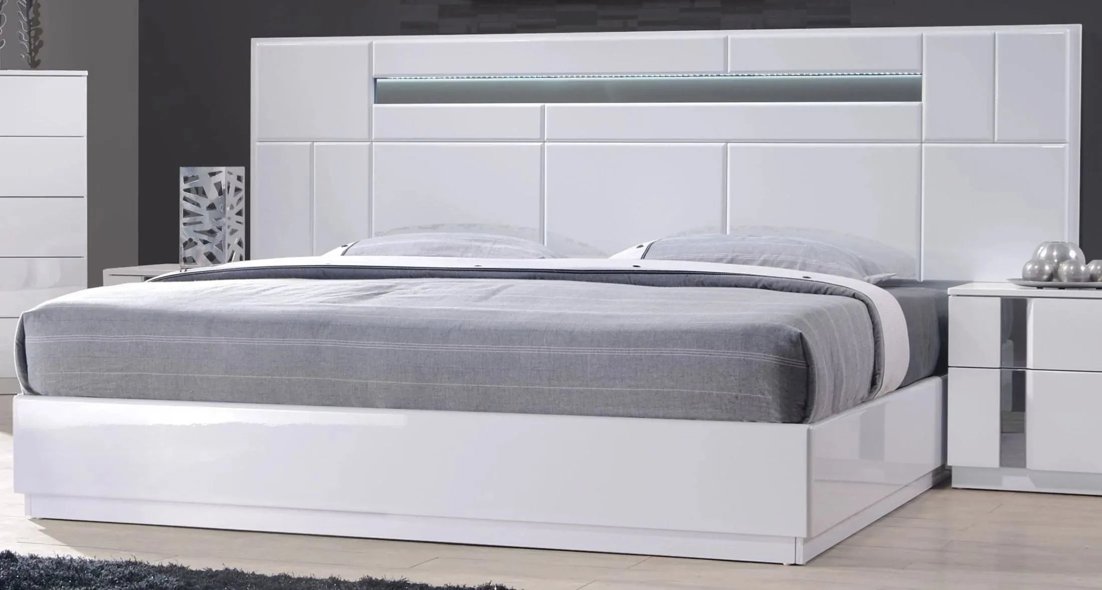 Palermo White Lacquer Platform Bedroom Set