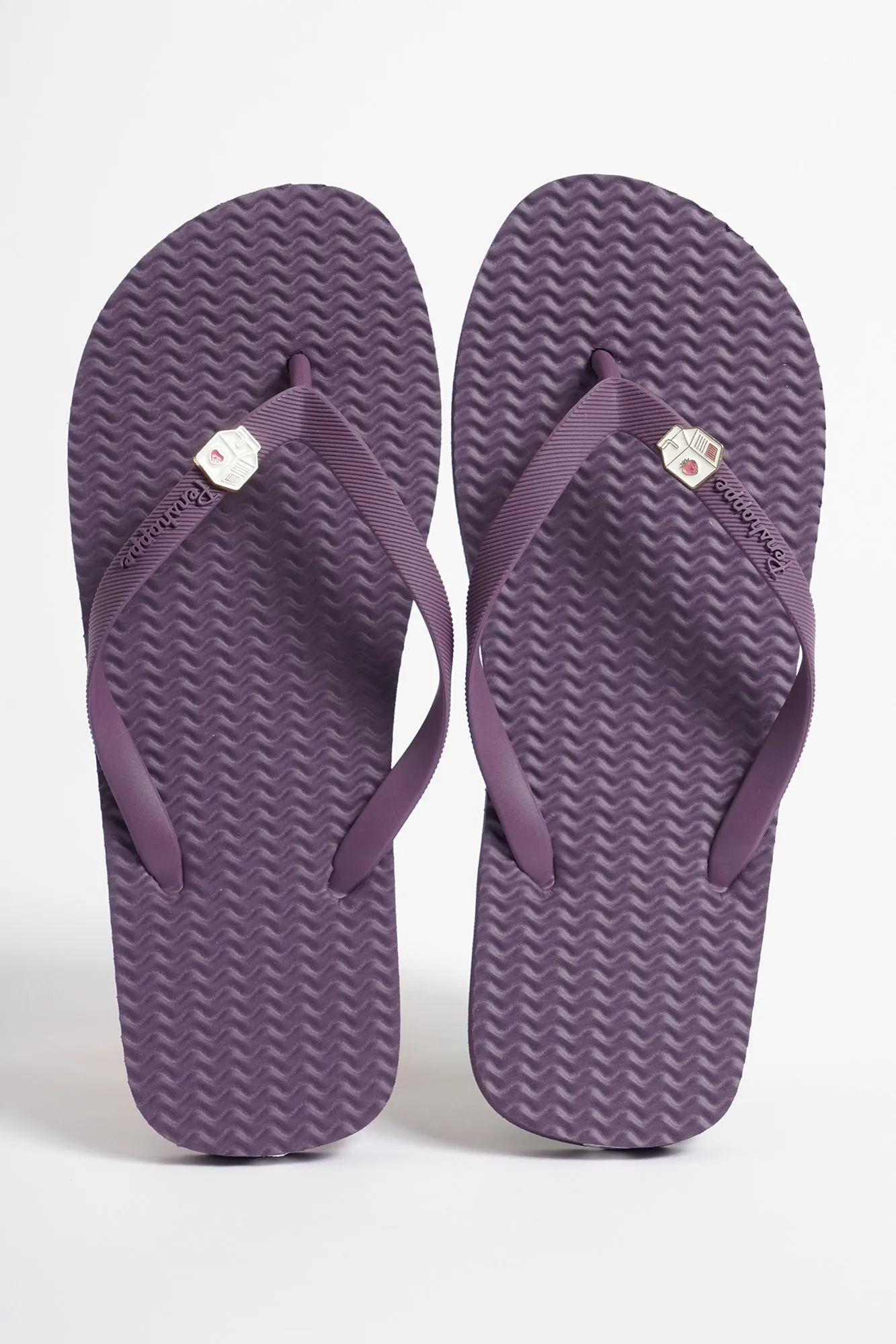 Women's Textured Flip Flops with Metal Pin